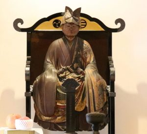 中厳円月　木像の写真